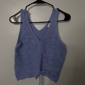Blue cropped shirt